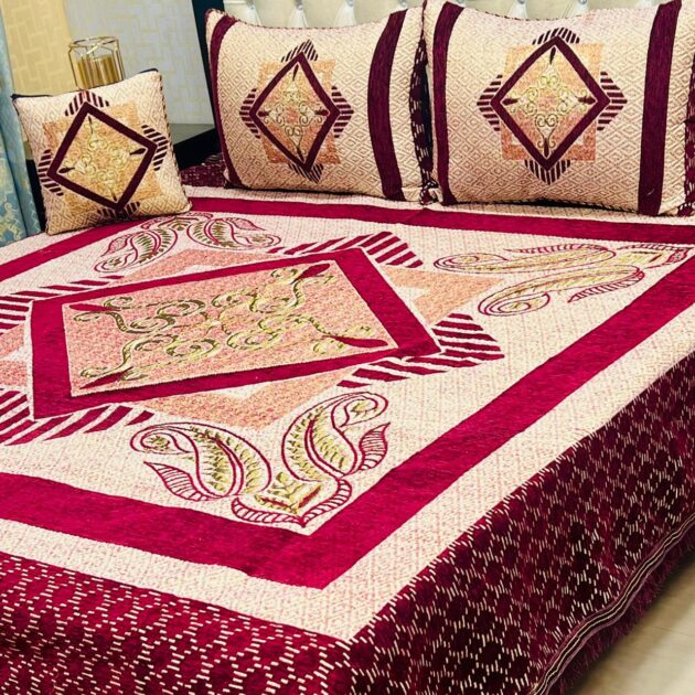 4Pc Velvet Jaquard Bedsheet Cream & Red Color